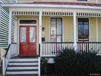 Charming Front Porch & Entrance