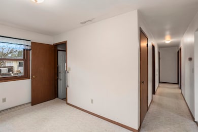 2109 E College Ave, Appleton, WI 54915 - photo 4