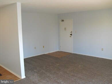 200 Park Terrace Ct SE unit 8, Vienna, VA 22180 - photo 2