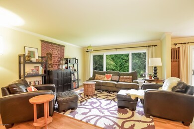 007-Living_Room-2944248-medium