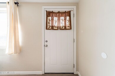 4717 E Andrew