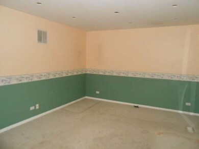 2130 Aberdeen Dr, Carpentersville, IL 60110 - photo 2