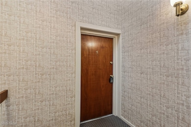 1105 Canyon View Rd unit 305, Northfield, OH 44067 - photo 2