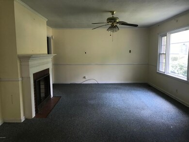 2. LIVING ROOM