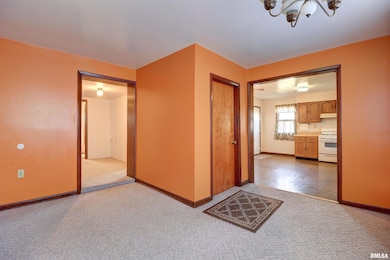 2002 Garfield St, Clinton, IA 52732 - photo 5