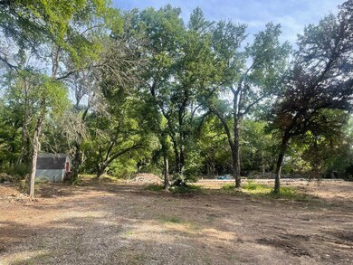 1905 Reynolds Dr, Azle, TX 76020 - photo 3