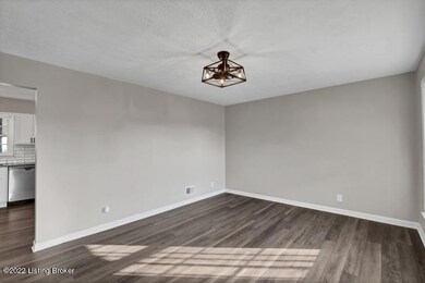 8908 Lantana Dr, Louisville, KY 40229 - photo 5