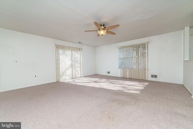 28 Wyndmoor Dr, Hightstown, NJ 08520 - photo 4