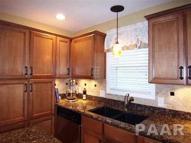 4610 N Weaverridge Blvd, Peoria, IL 61615 - photo 6