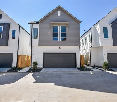 304 Cyclamen St, Houston, TX 77018 - photo 2