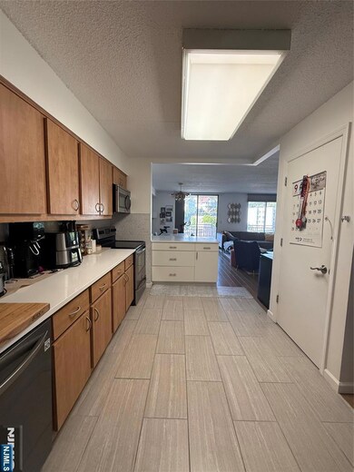 Admiral's Walk unit SO504, Edgewater, NJ 07020 - photo 5