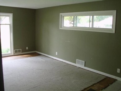 1220 Fairlane Dr, Bettendorf, IA 52722 - photo 2