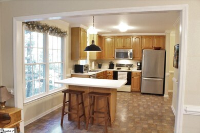 w/ Breakfast Area