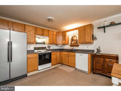 218 Franklin Ct, Royersford, PA 19468 - photo 3