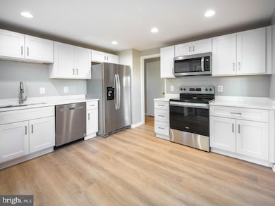 9526 Burning Branch Rd, Burke, VA 22015 - photo 4