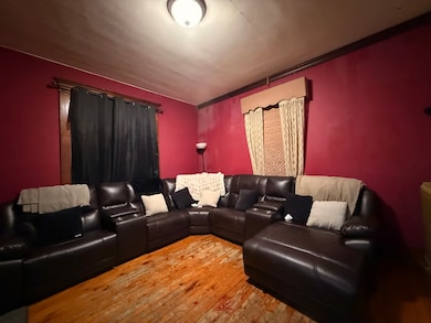 319 W Washington St, Clinton, IL 61727 - photo 3