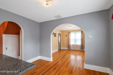 9-18FenwickAve_09