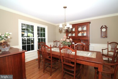 9689 Britford Dr, Burke, VA 22015 - photo 7