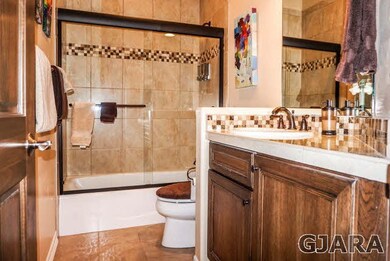 With its granite and custom tile finishes, the gue