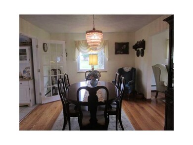 Dining Room. LIKE TO ENTERTAIN? Lovely formal dini