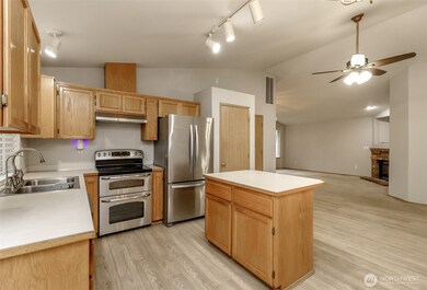 6814 144th Street Ct E, Puyallup, WA 98375 - photo 6