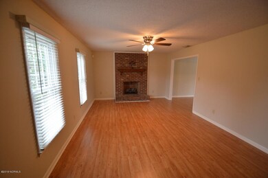 122 Carriage Dr, Jacksonville, NC 28546 - photo 2