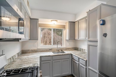 522 Hilldale Cir, Milford, MI 48381 - photo 4