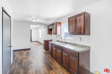 16832 E St, Victorville, CA 92395 - photo 2