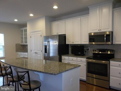 921 Magnolia Blossom Ct, Sykesville, MD 21784 - photo 3