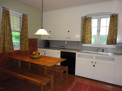Eat-in kitchen
