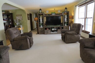 1314 Skyline Dr, Jamestown, ND 58401 - photo 6