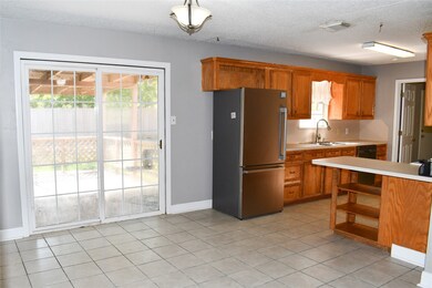 305 Avenue I, Brazoria, TX 77422 - photo 6