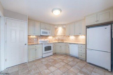 114 Harmon Cove Tower, Secaucus, NJ 07094 - photo 6