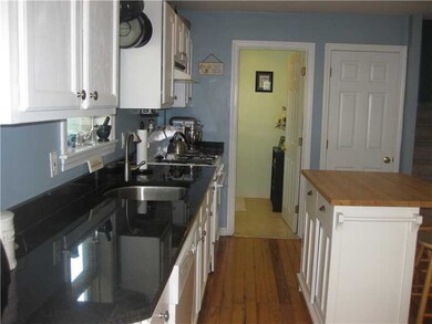 15 Hedge St, Fairhaven, MA 02719 - photo 2