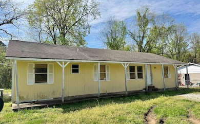 Ranch-style house with a front yard and a shingled
