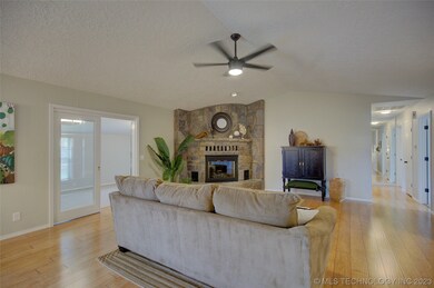 1301 S 34th St, Broken Arrow, OK 74014 - photo 4