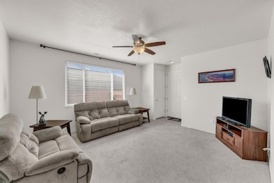 2128 Silverstone Way-large-004-010-H05-1