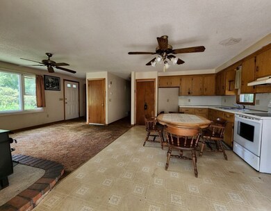 833 S Main St, Bellingham, MA 02019 - photo 2