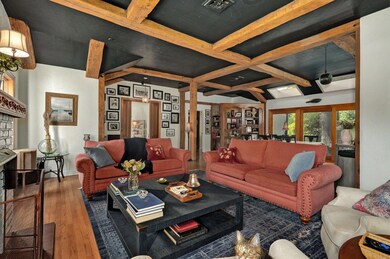 1307 E Catalpa St-15