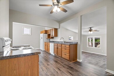 517 N Hart St, Princeton, IN 47670 - photo 3