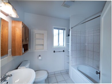 131 N Russet St, Portland, OR 97217 - photo 6