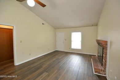 137 Windsor Ct, Jacksonville, NC 28546 - photo 4