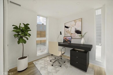 4555 Saturn St, Los Angeles, CA 90019 - photo 7