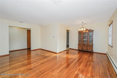 99 Park Hill Cir, Staten Island, NY 10304 - photo 4