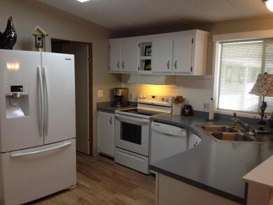 Bright & Spacious Kitchen