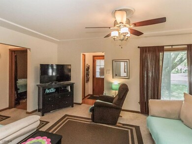 4051 40th St, Des Moines, IA 50310 - photo 6