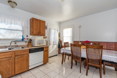 918 W Ridgeland Ave, Waukegan, IL 60085 - photo 4