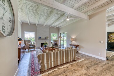 003_Living Room