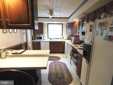 802 E Broad St, Tamaqua, PA 18252 - photo 4