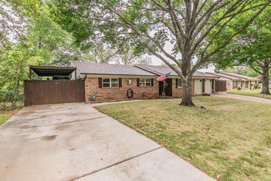 121 Cooper Dr, Hurst, TX 76053 - photo 2